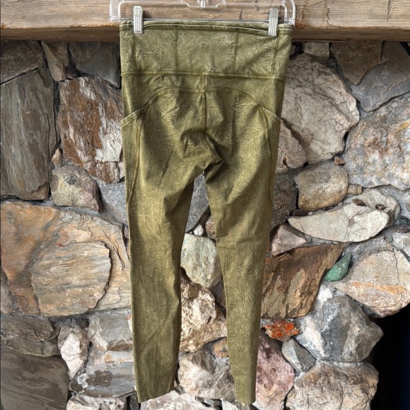 Lululemon Fast & Free HR Tight Olive Green Distressed Leggings Women’s size 6. - Picture 6 of 14